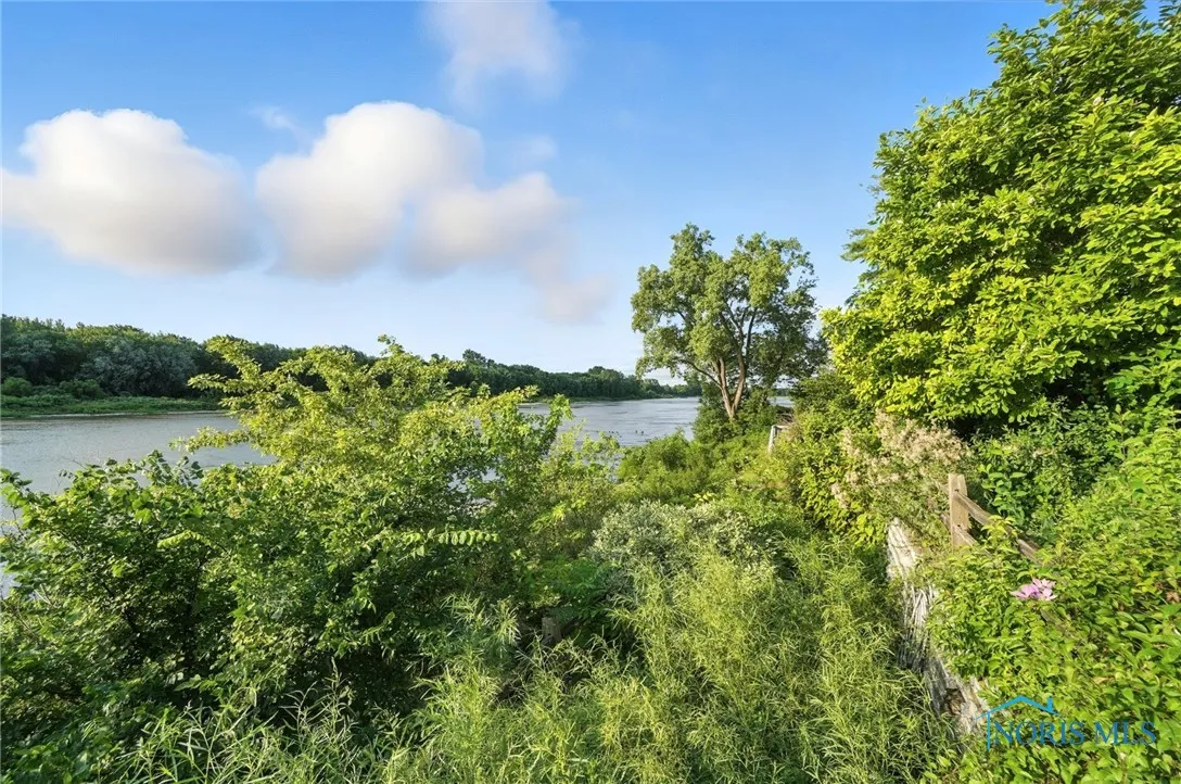 5685 N River Road, Waterville, Ohio 43566, 3 Bedrooms Bedrooms, 8 Rooms Rooms,2 BathroomsBathrooms,Residential,For Sale,River,6132614