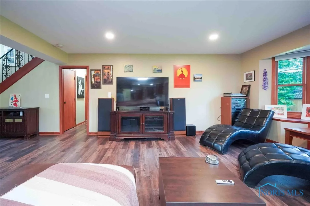 28741 White Road, Perrysburg, Ohio 43551, 5 Bedrooms Bedrooms, 10 Rooms Rooms,3 BathroomsBathrooms,Residential,For Sale,White,6132990