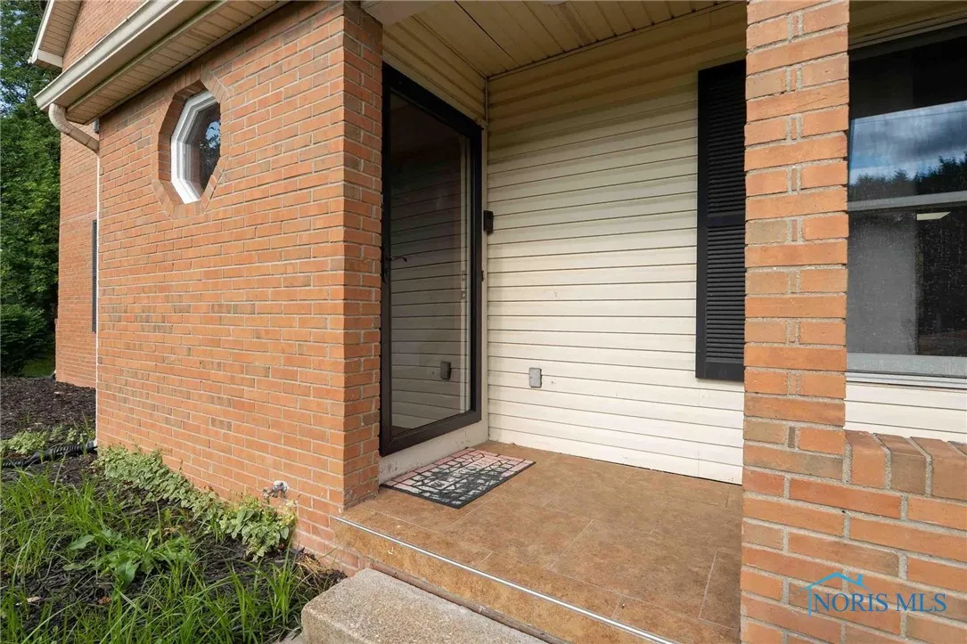 28741 White Road, Perrysburg, Ohio 43551, 5 Bedrooms Bedrooms, 10 Rooms Rooms,3 BathroomsBathrooms,Residential,For Sale,White,6132990