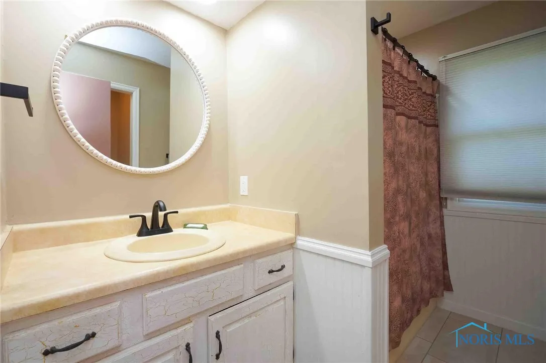 28741 White Road, Perrysburg, Ohio 43551, 5 Bedrooms Bedrooms, 10 Rooms Rooms,3 BathroomsBathrooms,Residential,For Sale,White,6132990