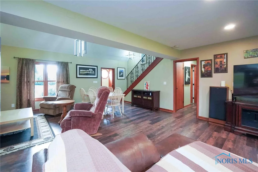 28741 White Road, Perrysburg, Ohio 43551, 5 Bedrooms Bedrooms, 10 Rooms Rooms,3 BathroomsBathrooms,Residential,For Sale,White,6132990