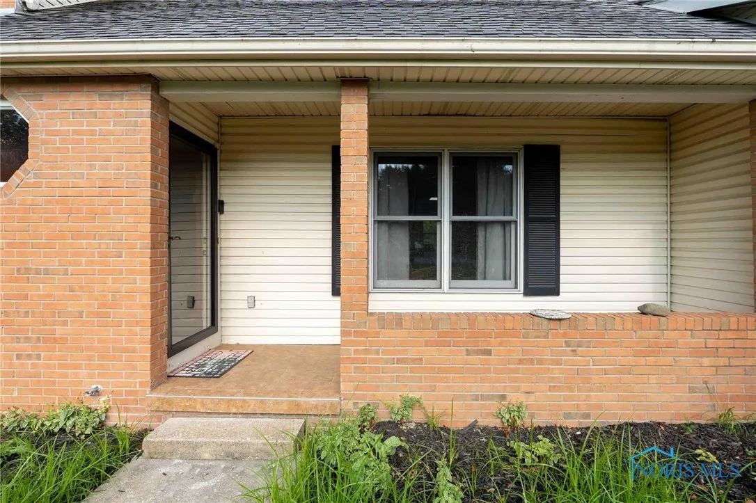 28741 White Road, Perrysburg, Ohio 43551, 5 Bedrooms Bedrooms, 10 Rooms Rooms,3 BathroomsBathrooms,Residential,For Sale,White,6132990