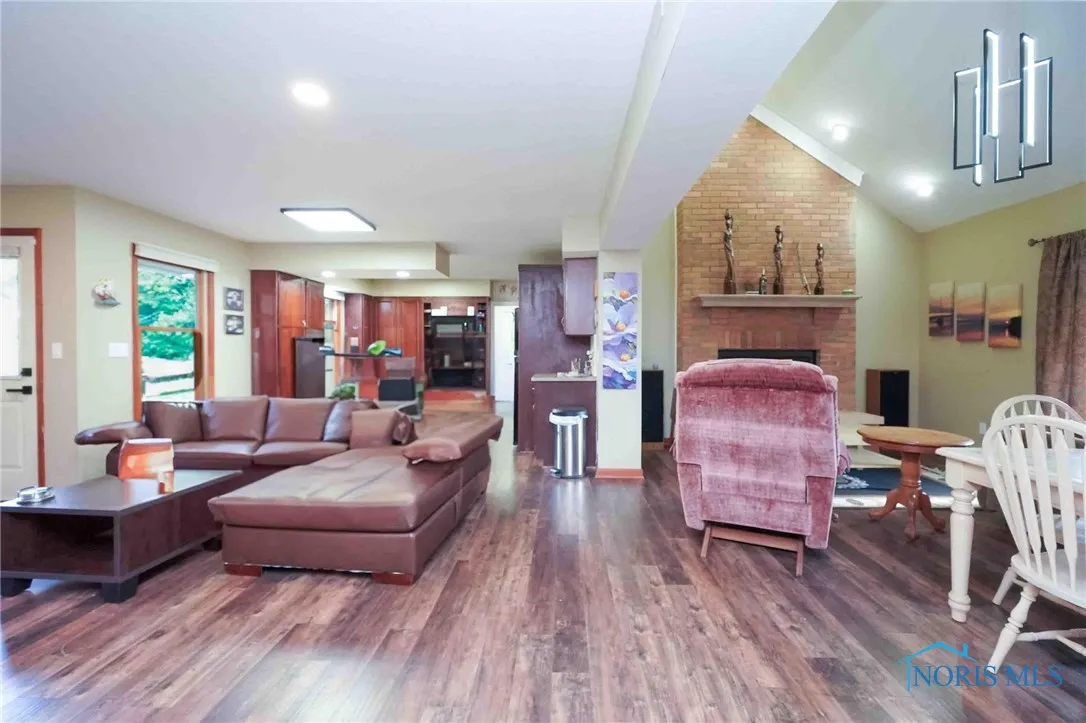 28741 White Road, Perrysburg, Ohio 43551, 5 Bedrooms Bedrooms, 10 Rooms Rooms,3 BathroomsBathrooms,Residential,For Sale,White,6132990