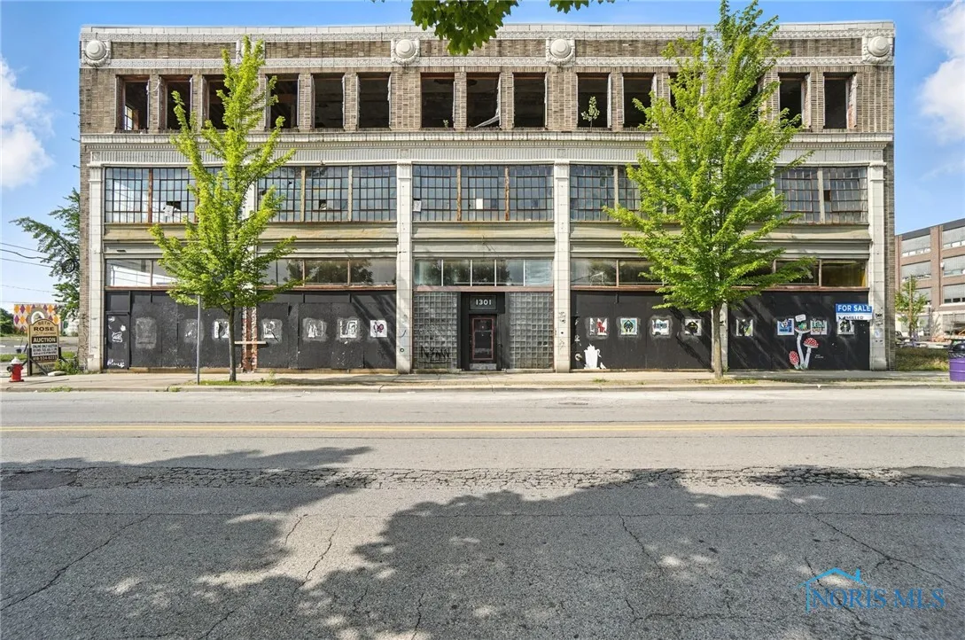 1301 Adams Street, Toledo, Ohio 43604, ,Commercial Sale,For Sale,Adams,6133064