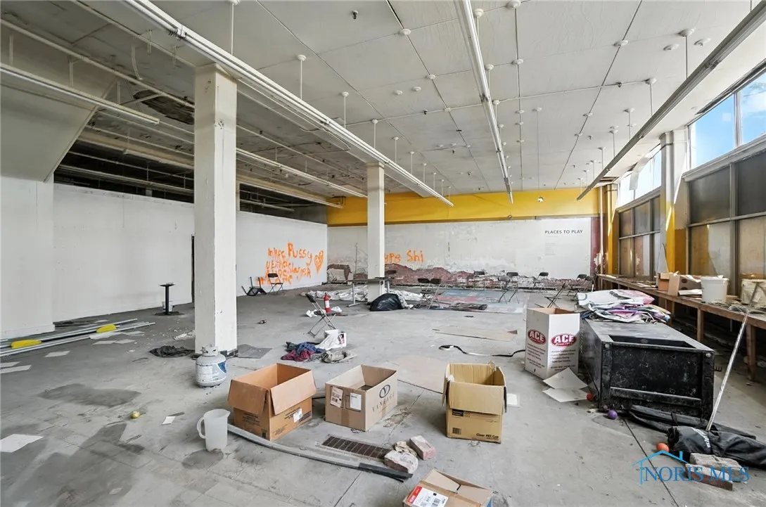 1301 Adams Street, Toledo, Ohio 43604, ,Commercial Sale,For Sale,Adams,6133064