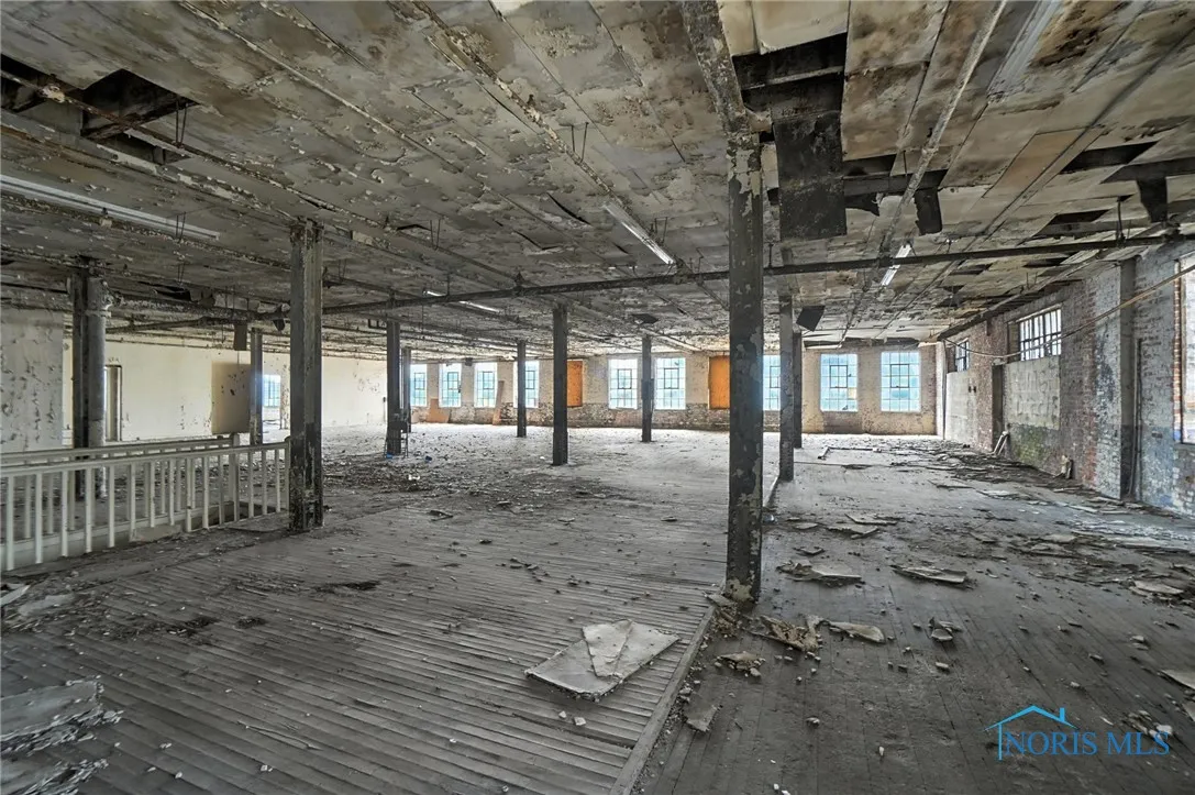 1301 Adams Street, Toledo, Ohio 43604, ,Commercial Sale,For Sale,Adams,6133064