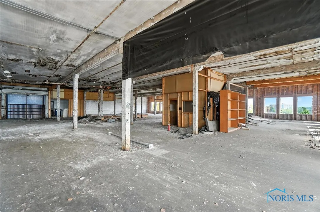 1301 Adams Street, Toledo, Ohio 43604, ,Commercial Sale,For Sale,Adams,6133064