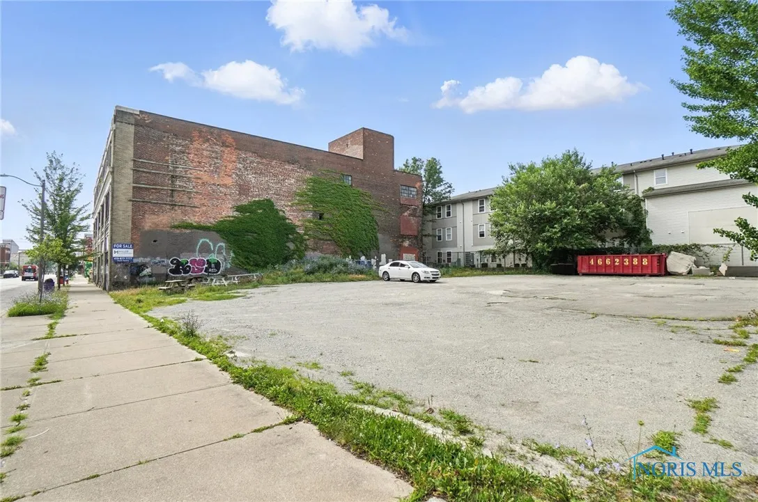 1301 Adams Street, Toledo, Ohio 43604, ,Commercial Sale,For Sale,Adams,6133064