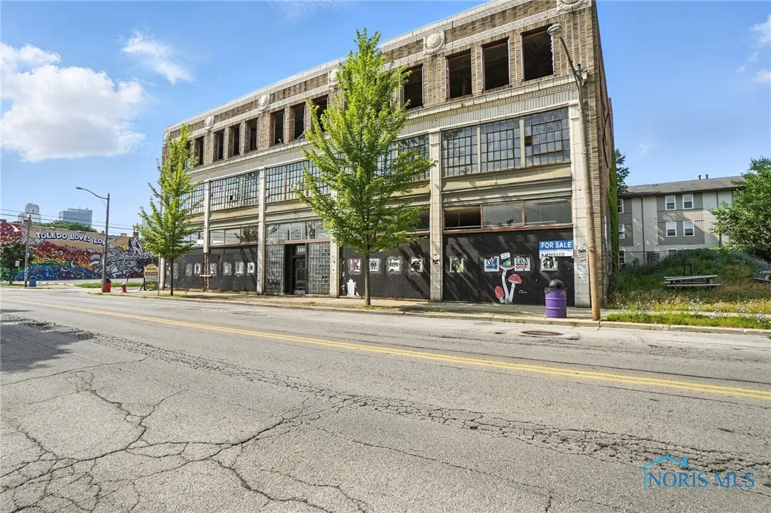 1301 Adams Street, Toledo, Ohio 43604, ,Commercial Sale,For Sale,Adams,6133064
