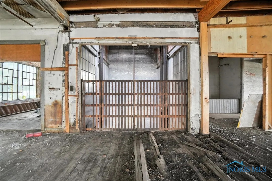1301 Adams Street, Toledo, Ohio 43604, ,Commercial Sale,For Sale,Adams,6133064
