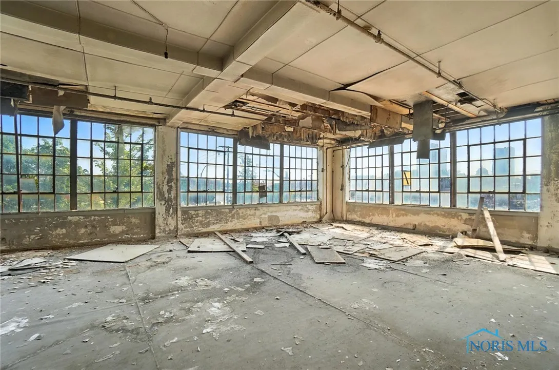 1301 Adams Street, Toledo, Ohio 43604, ,Commercial Sale,For Sale,Adams,6133064