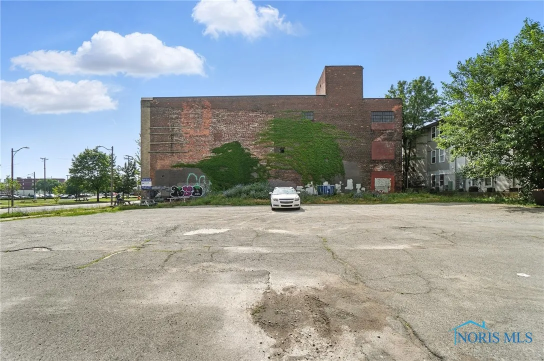 1301 Adams Street, Toledo, Ohio 43604, ,Commercial Sale,For Sale,Adams,6133064