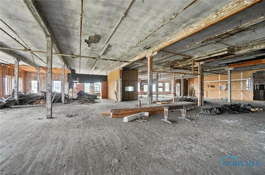 1301 Adams Street, Toledo, Ohio 43604, ,Commercial Sale,For Sale,Adams,6133064