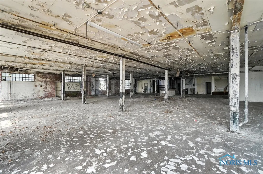 1301 Adams Street, Toledo, Ohio 43604, ,Commercial Sale,For Sale,Adams,6133064