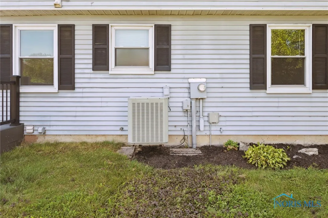 2121 Bromford Road, Maumee, Ohio 43537, 4 Bedrooms Bedrooms, 9 Rooms Rooms,2 BathroomsBathrooms,Residential Lease,For Rent,Bromford,6133165