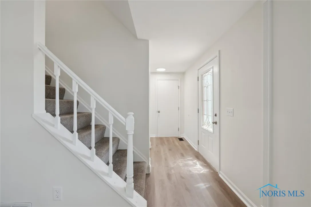 2121 Bromford Road, Maumee, Ohio 43537, 4 Bedrooms Bedrooms, 9 Rooms Rooms,2 BathroomsBathrooms,Residential Lease,For Rent,Bromford,6133165