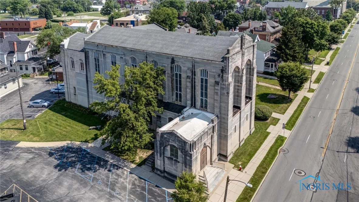 2272 Collingwood Boulevard, Toledo, Ohio 43620, ,Commercial Sale,For Sale,Collingwood,6133179
