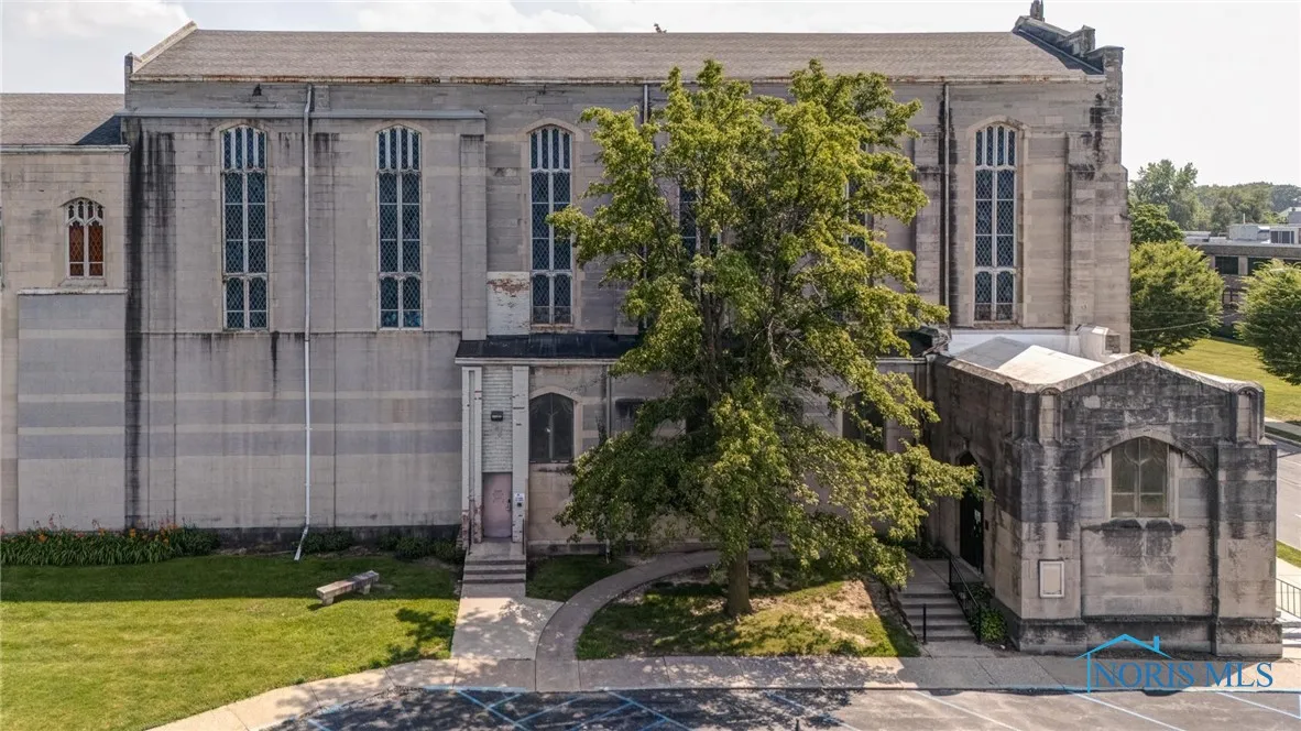 2272 Collingwood Boulevard, Toledo, Ohio 43620, ,Commercial Sale,For Sale,Collingwood,6133179