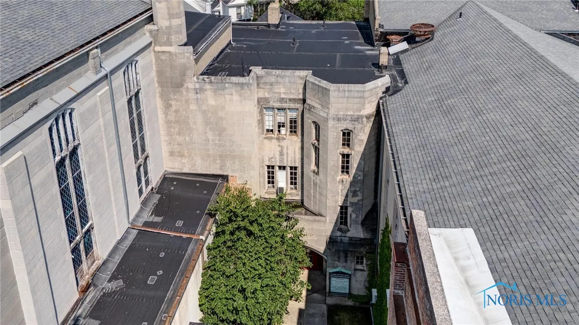 2272 Collingwood Boulevard, Toledo, Ohio 43620, ,Commercial Sale,For Sale,Collingwood,6133179