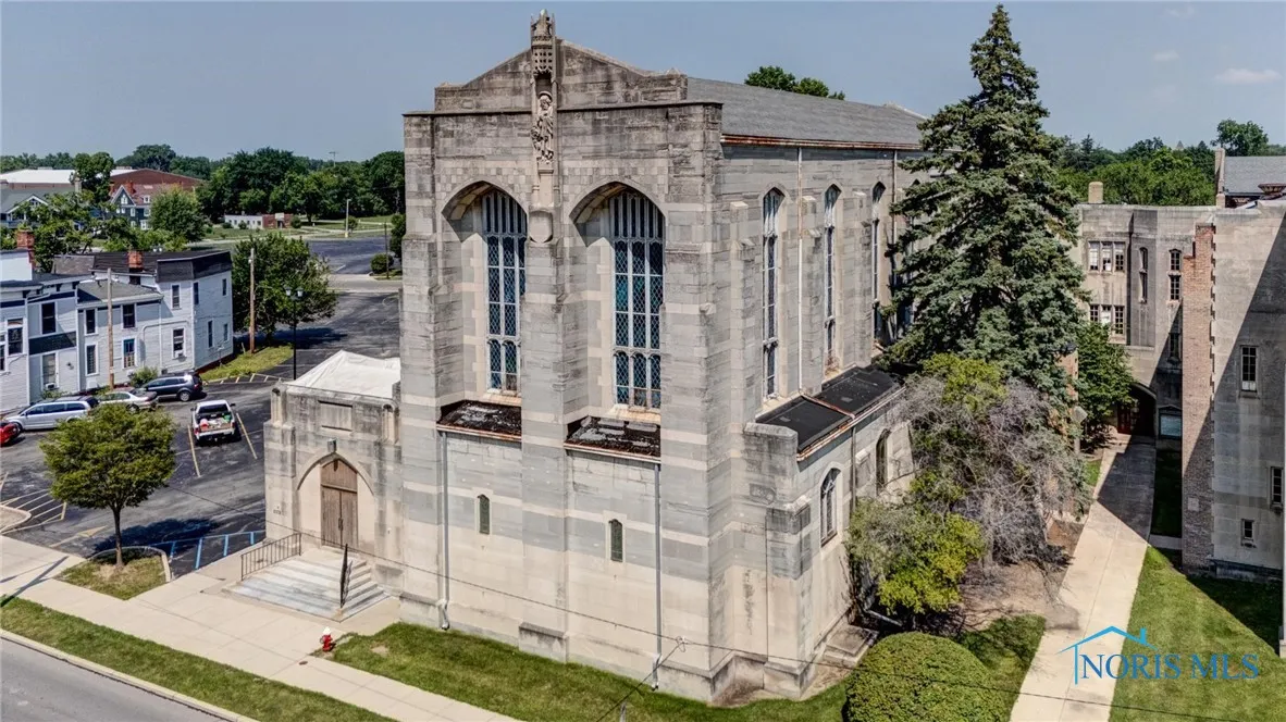2272 Collingwood Boulevard, Toledo, Ohio 43620, ,Commercial Sale,For Sale,Collingwood,6133179