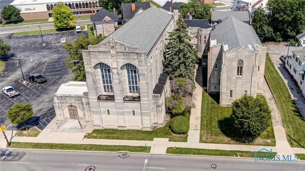 2272 Collingwood Boulevard, Toledo, Ohio 43620, ,Commercial Sale,For Sale,Collingwood,6133179