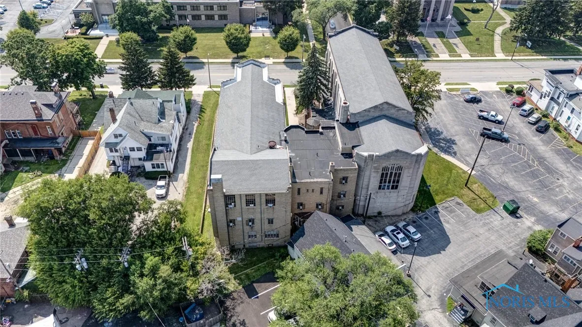 2272 Collingwood Boulevard, Toledo, Ohio 43620, ,Commercial Sale,For Sale,Collingwood,6133179