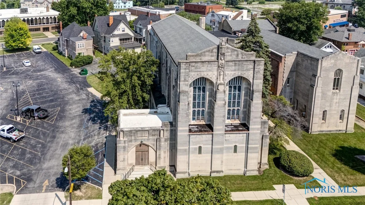 2272 Collingwood Boulevard, Toledo, Ohio 43620, ,Commercial Sale,For Sale,Collingwood,6133179