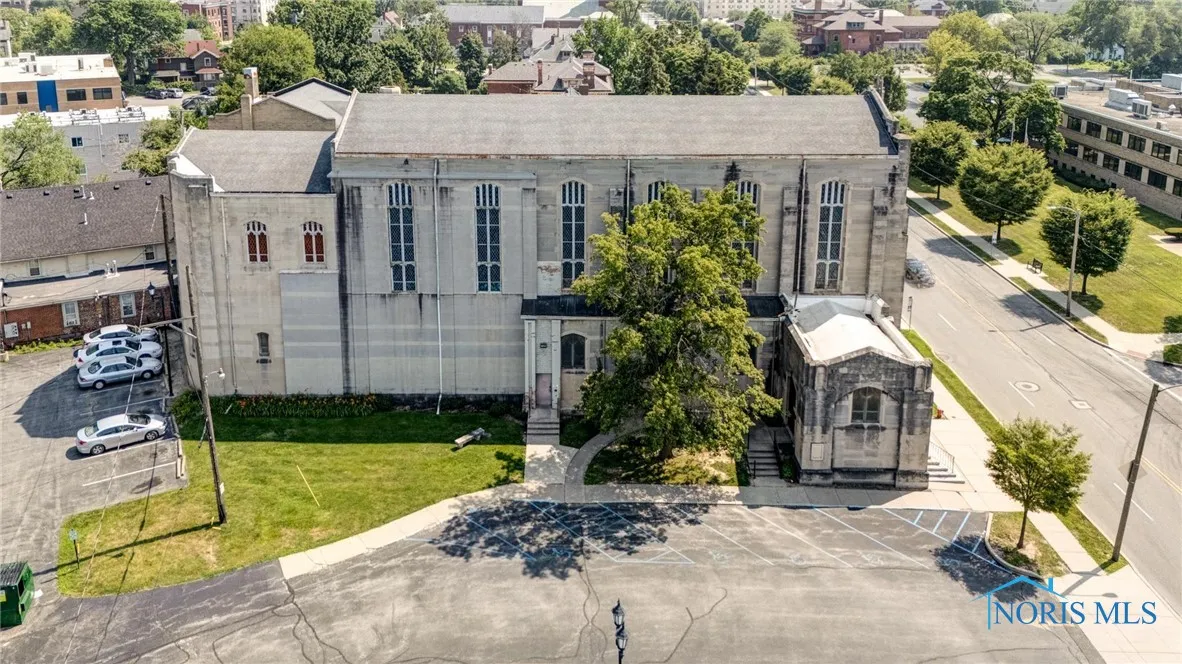 2272 Collingwood Boulevard, Toledo, Ohio 43620, ,Commercial Sale,For Sale,Collingwood,6133179