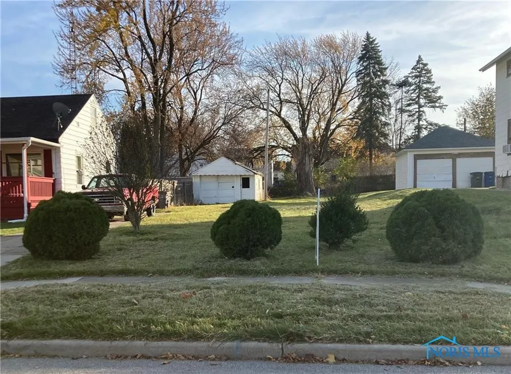1749 Milburn Avenue, Toledo, Ohio 43606, ,Land,For Sale,Milburn,6133427