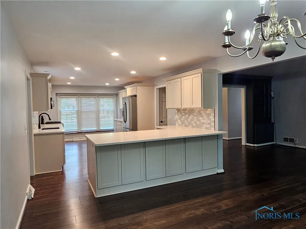 328 Northwood Drive, Defiance, Ohio 43512, 4 Bedrooms Bedrooms, 9 Rooms Rooms,2 BathroomsBathrooms,Residential,For Sale,Northwood,6133482