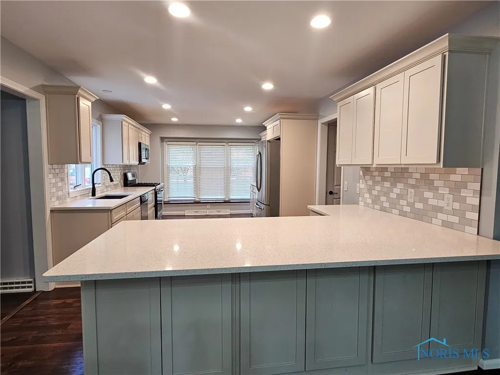 328 Northwood Drive, Defiance, Ohio 43512, 4 Bedrooms Bedrooms, 9 Rooms Rooms,2 BathroomsBathrooms,Residential,For Sale,Northwood,6133482