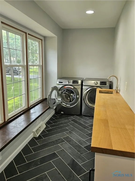 328 Northwood Drive, Defiance, Ohio 43512, 4 Bedrooms Bedrooms, 9 Rooms Rooms,2 BathroomsBathrooms,Residential,For Sale,Northwood,6133482