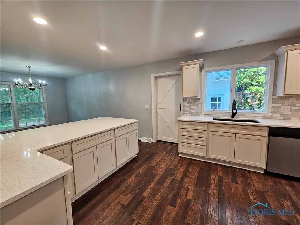 328 Northwood Drive, Defiance, Ohio 43512, 4 Bedrooms Bedrooms, 9 Rooms Rooms,2 BathroomsBathrooms,Residential,For Sale,Northwood,6133482