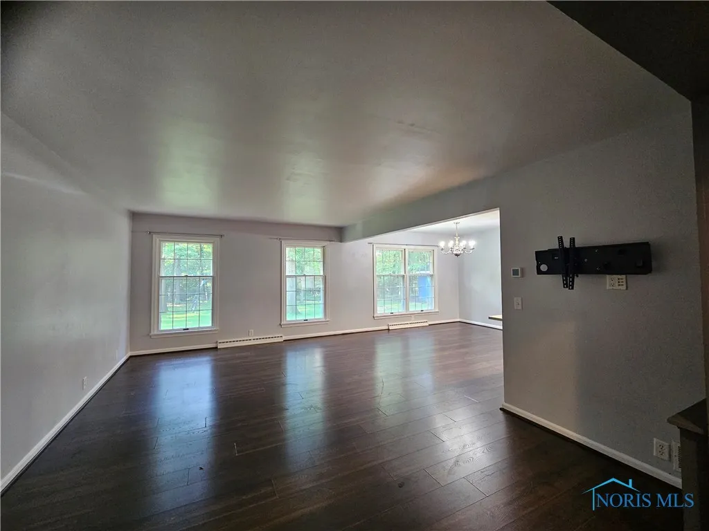 328 Northwood Drive, Defiance, Ohio 43512, 4 Bedrooms Bedrooms, 9 Rooms Rooms,2 BathroomsBathrooms,Residential,For Sale,Northwood,6133482