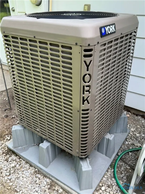 1624 Woodhurst Drive, Defiance, Ohio 43512, 3 Bedrooms Bedrooms, 9 Rooms Rooms,2 BathroomsBathrooms,Residential,For Sale,Woodhurst,6133529