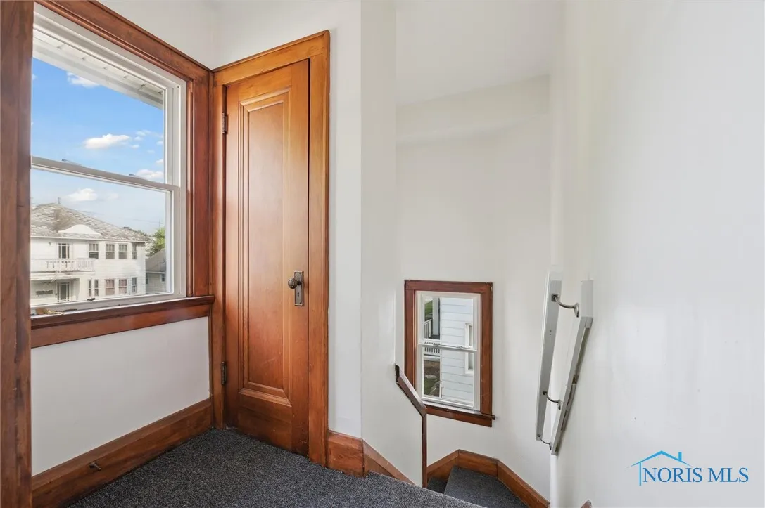 4117 Kingsbury Avenue Upper, Toledo, Ohio 43612, 2 Bedrooms Bedrooms, 5 Rooms Rooms,1 BathroomBathrooms,Residential Lease,For Rent,Kingsbury,6133598