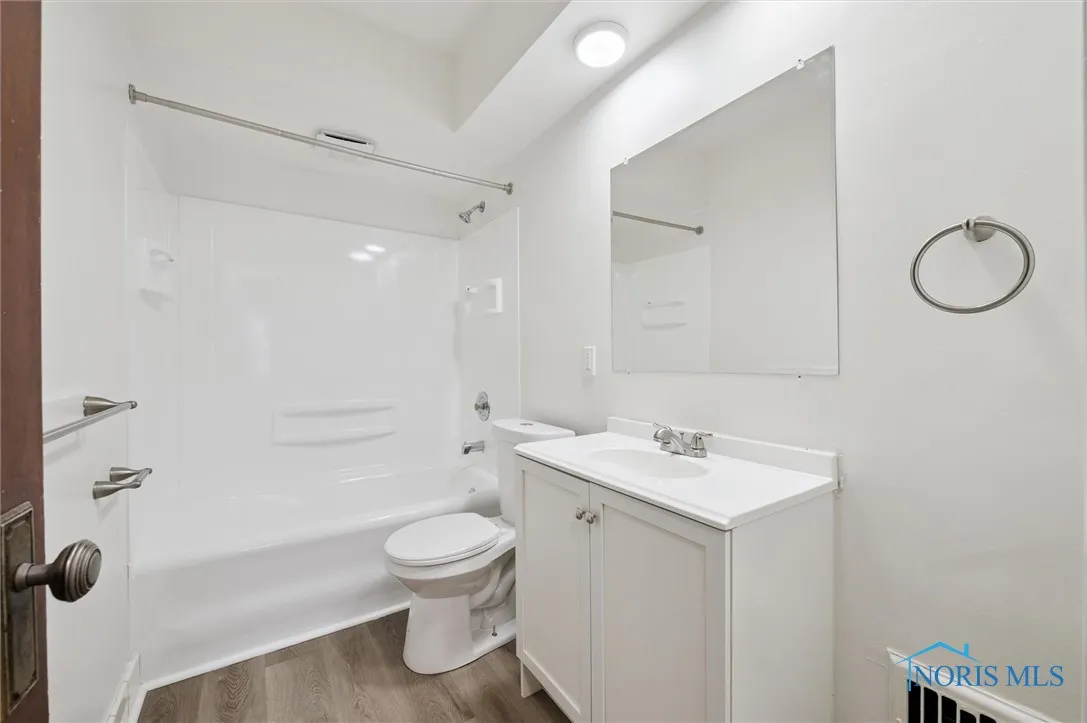 4117 Kingsbury Avenue Upper, Toledo, Ohio 43612, 2 Bedrooms Bedrooms, 5 Rooms Rooms,1 BathroomBathrooms,Residential Lease,For Rent,Kingsbury,6133598