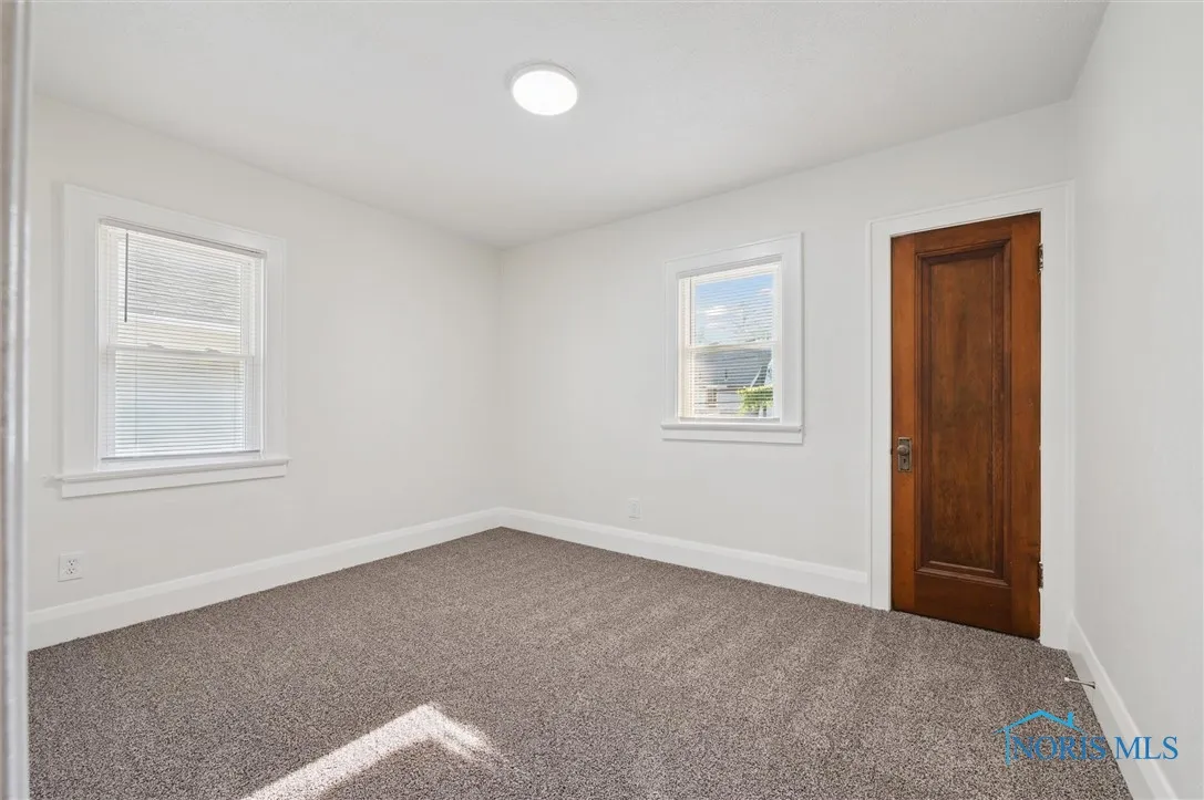 4117 Kingsbury Avenue Upper, Toledo, Ohio 43612, 2 Bedrooms Bedrooms, 5 Rooms Rooms,1 BathroomBathrooms,Residential Lease,For Rent,Kingsbury,6133598