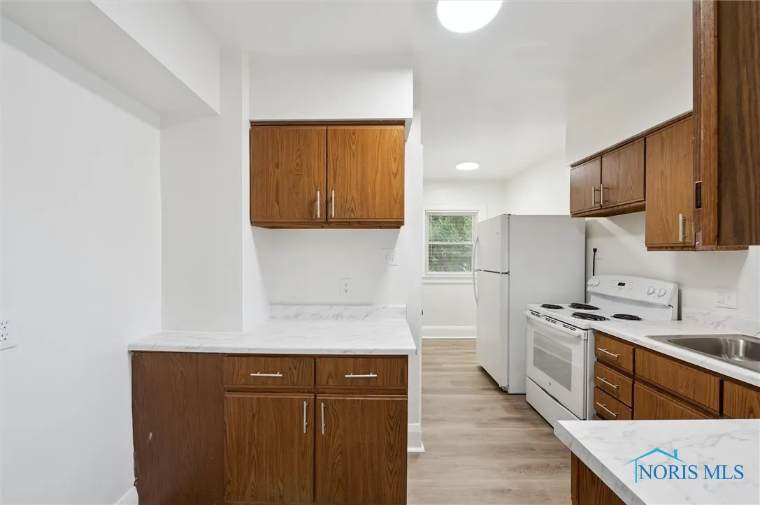 4117 Kingsbury Avenue Upper, Toledo, Ohio 43612, 2 Bedrooms Bedrooms, 5 Rooms Rooms,1 BathroomBathrooms,Residential Lease,For Rent,Kingsbury,6133598