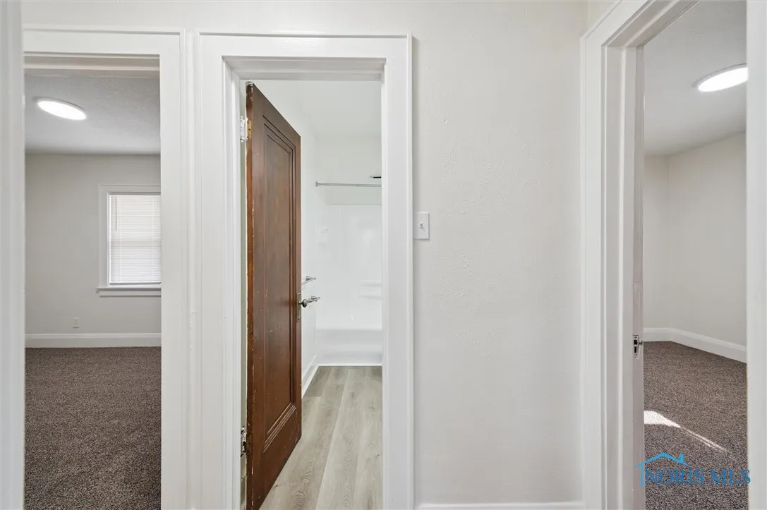 4117 Kingsbury Avenue Upper, Toledo, Ohio 43612, 2 Bedrooms Bedrooms, 5 Rooms Rooms,1 BathroomBathrooms,Residential Lease,For Rent,Kingsbury,6133598
