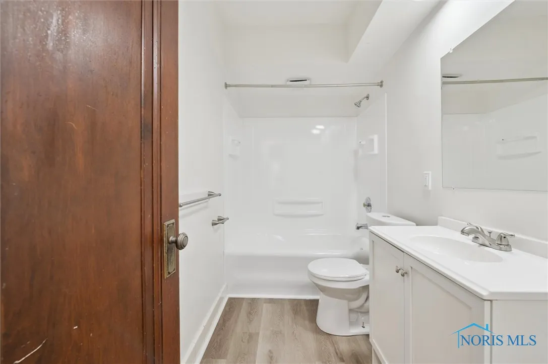 4117 Kingsbury Avenue Upper, Toledo, Ohio 43612, 2 Bedrooms Bedrooms, 5 Rooms Rooms,1 BathroomBathrooms,Residential Lease,For Rent,Kingsbury,6133598