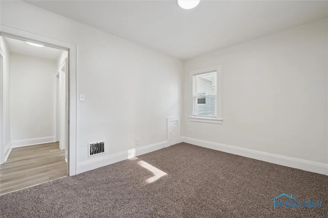 4117 Kingsbury Avenue Upper, Toledo, Ohio 43612, 2 Bedrooms Bedrooms, 5 Rooms Rooms,1 BathroomBathrooms,Residential Lease,For Rent,Kingsbury,6133598