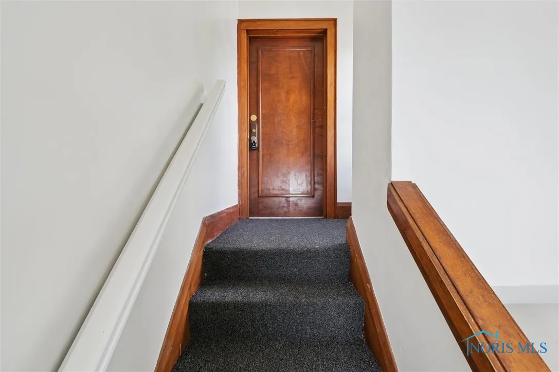 4117 Kingsbury Avenue Upper, Toledo, Ohio 43612, 2 Bedrooms Bedrooms, 5 Rooms Rooms,1 BathroomBathrooms,Residential Lease,For Rent,Kingsbury,6133598
