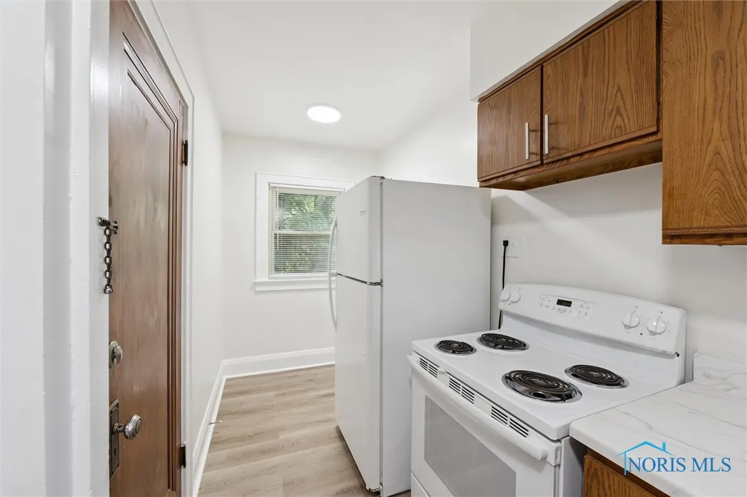 4117 Kingsbury Avenue Upper, Toledo, Ohio 43612, 2 Bedrooms Bedrooms, 5 Rooms Rooms,1 BathroomBathrooms,Residential Lease,For Rent,Kingsbury,6133598