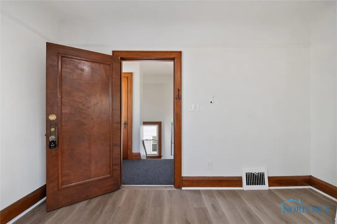 4117 Kingsbury Avenue Upper, Toledo, Ohio 43612, 2 Bedrooms Bedrooms, 5 Rooms Rooms,1 BathroomBathrooms,Residential Lease,For Rent,Kingsbury,6133598