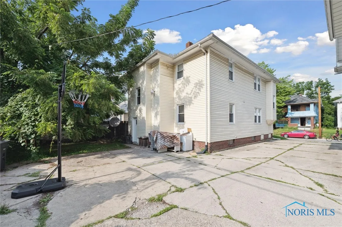 4117 Kingsbury Avenue Upper, Toledo, Ohio 43612, 2 Bedrooms Bedrooms, 5 Rooms Rooms,1 BathroomBathrooms,Residential Lease,For Rent,Kingsbury,6133598