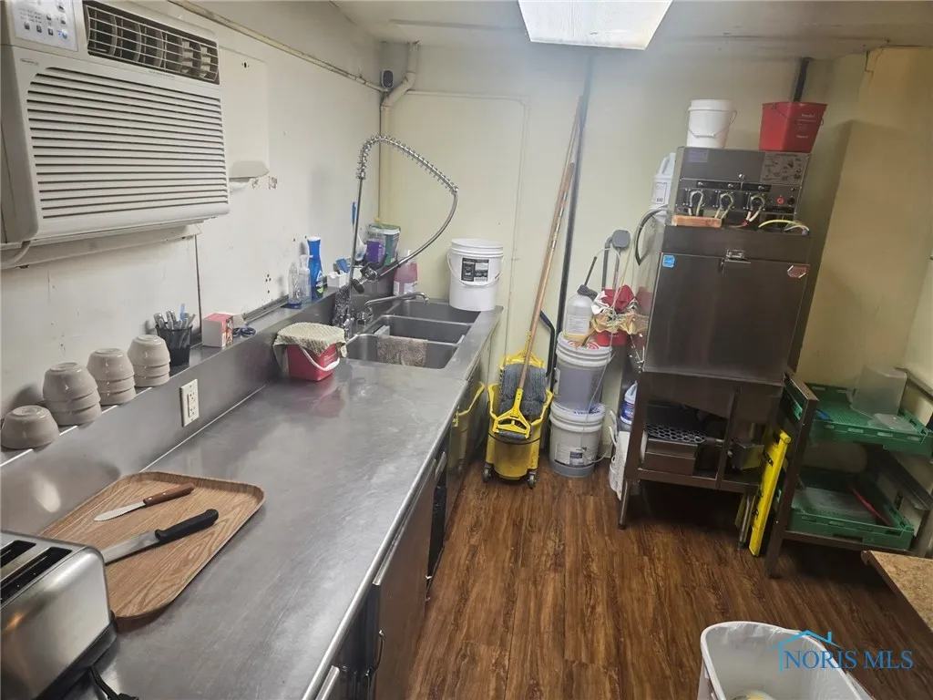 417 S Main Street, Swanton, Ohio 43558, ,Commercial Sale,For Sale,Main,6133603