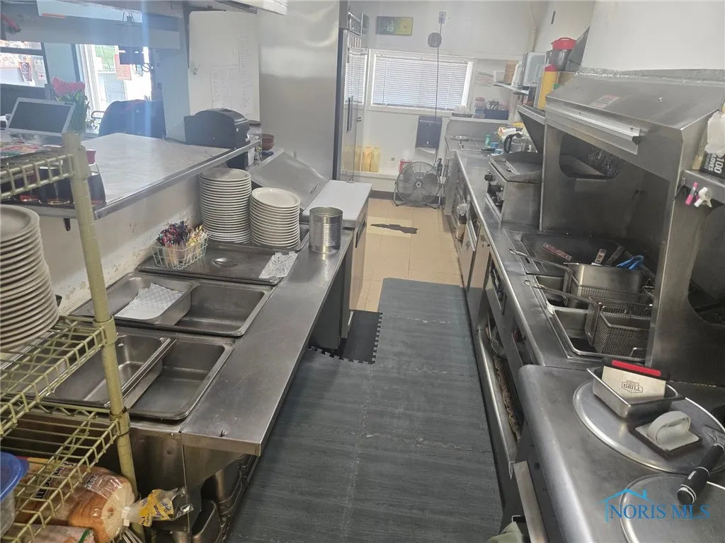 417 S Main Street, Swanton, Ohio 43558, ,Commercial Sale,For Sale,Main,6133603