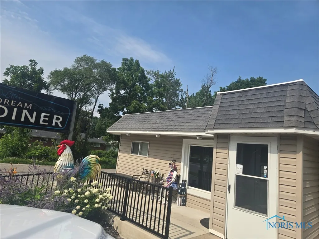 417 S Main Street, Swanton, Ohio 43558, ,Commercial Sale,For Sale,Main,6133603