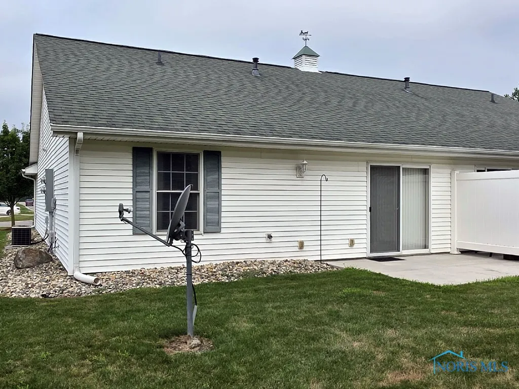 253 Briarheath Drive, Defiance, Ohio 43512, 2 Bedrooms Bedrooms, 4 Rooms Rooms,1 BathroomBathrooms,Residential,For Sale,Briarheath,6133489
